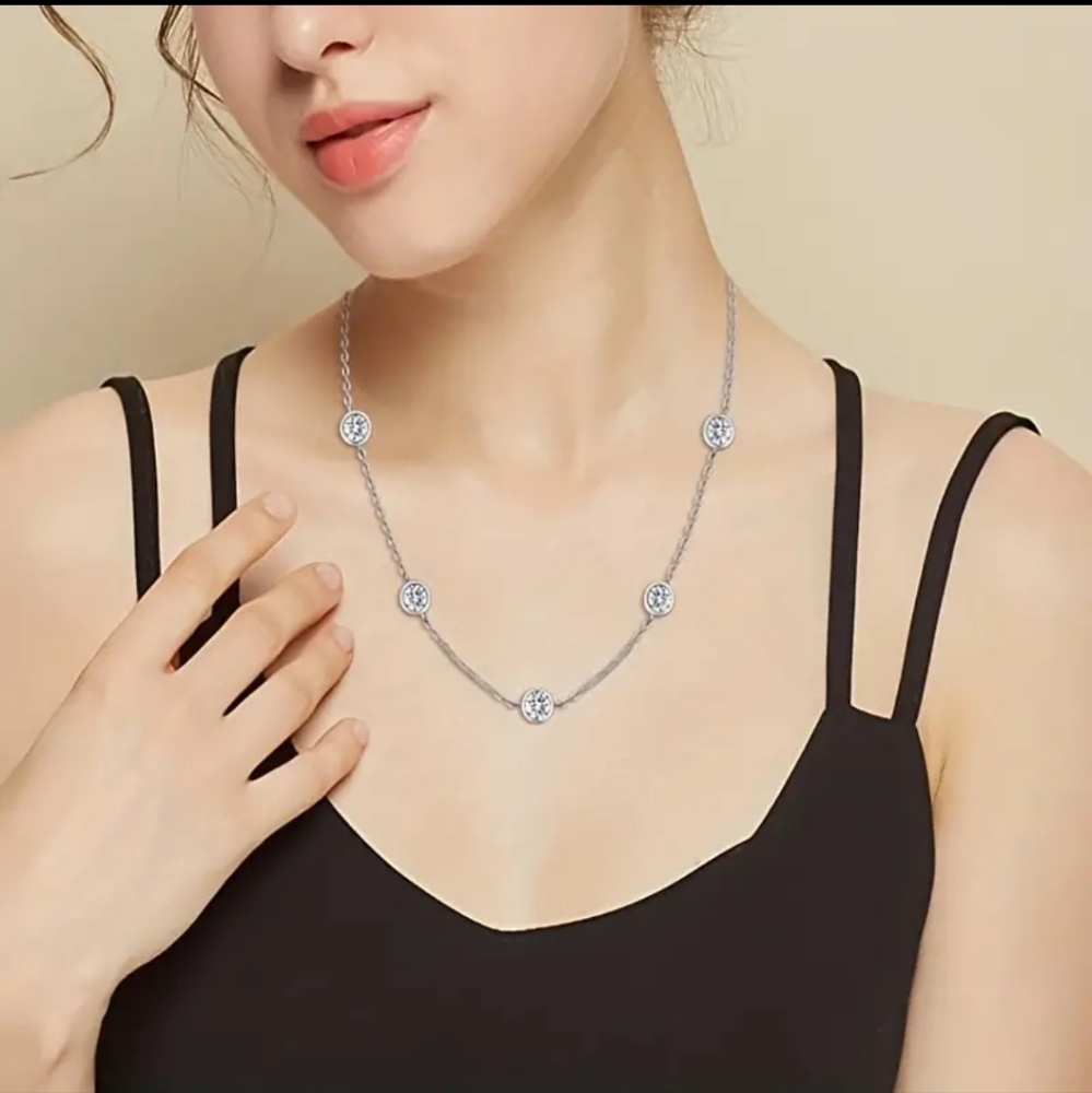 2.5 CT Diamond Round Shape Necklace. - Picture 5 of 8